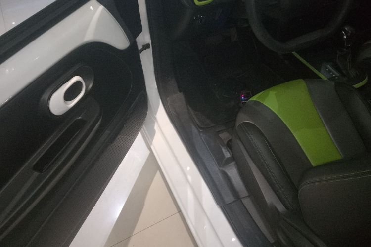 荣威 科莱威CLEVER 2021款 302km卓越版中控内饰20