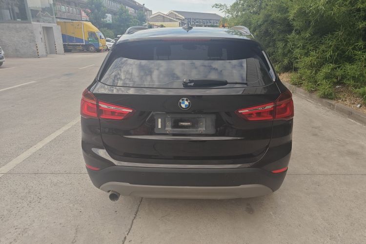 宝马X1 2016款 sDrive18Li 尊享型车身外观6