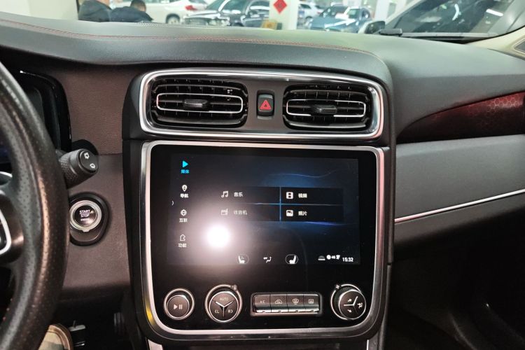 领克01 2017款 2.0T 四驱劲Pro版局部细节16