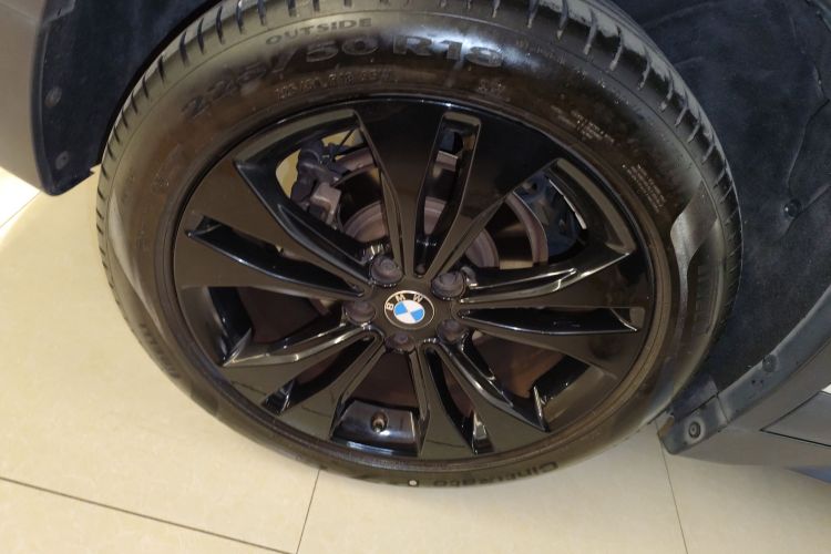 宝马X1 2021款 sDrive20Li 时尚型车身外观6008