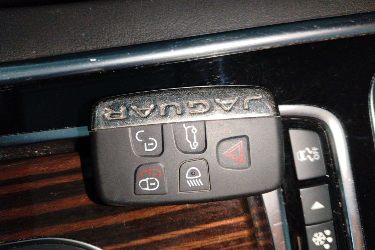 捷豹XFL 2018款 XFL 3.0 SC 340PS 奢华版中控内饰11