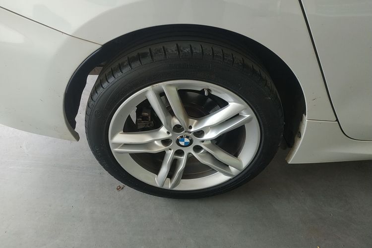 宝马1系 2022款 120i M运动曜夜版车身外观6003