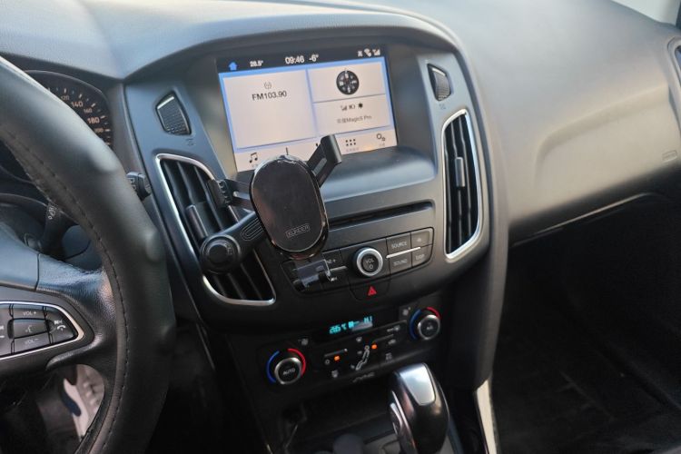 福特 福克斯 2017款 两厢 EcoBoost 180 自动精英型中控内饰16