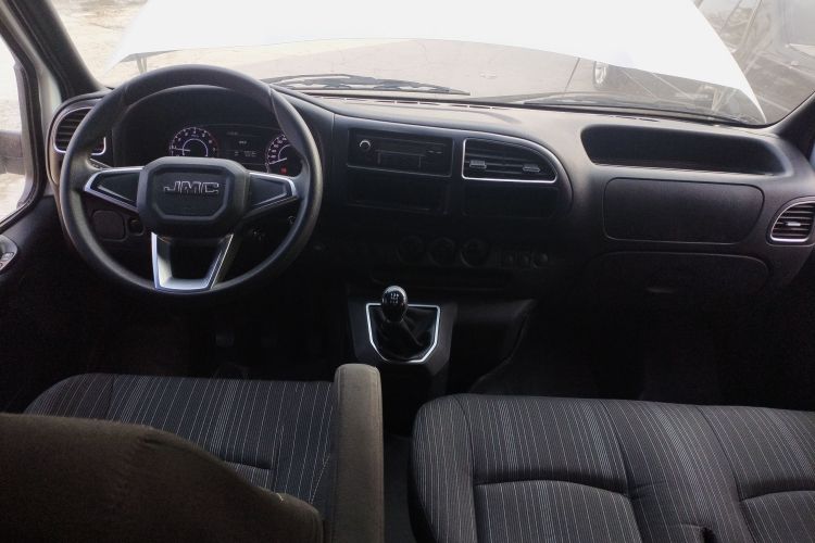 江铃 特顺 2021款 2.8T空间王金牛款短轴中高顶6座柴油国VI JX493中控内饰12