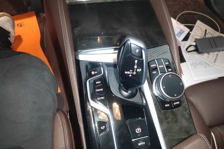 宝马5系 2021款 改款 530Li 尊享型 豪华套装中控内饰18