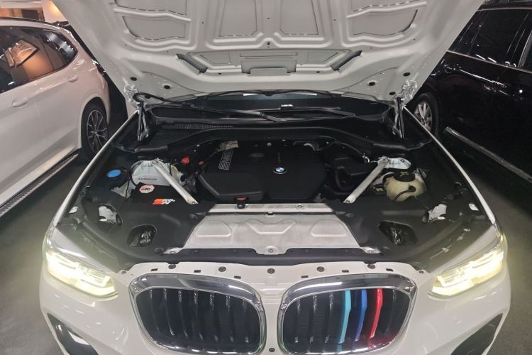 宝马X3 2018款 xDrive30i 领先型 M运动套装 国VI机舱底盘24