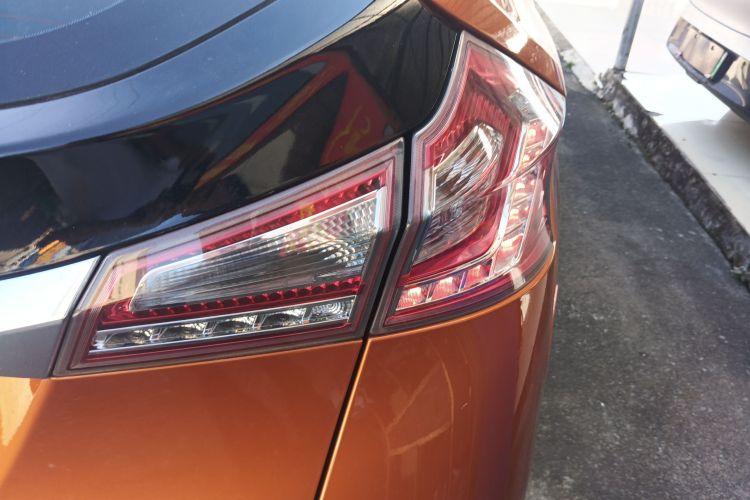 纳智捷 优6 SUV 2014款 1.8T 时尚型车身外观6006