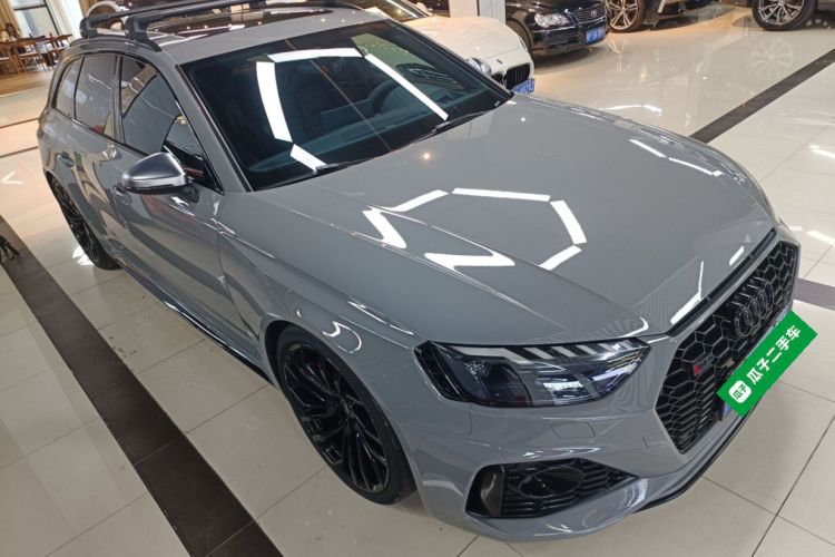 奥迪RS 4 2022款 RS4 Avant 黑曜版车身外观3