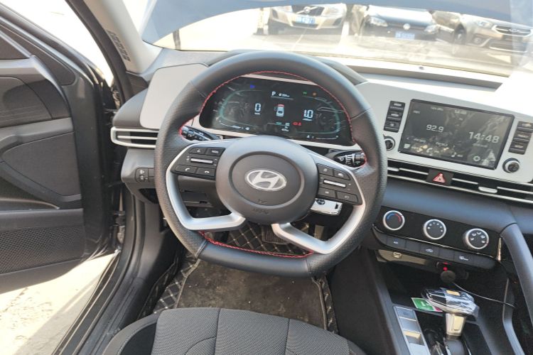 现代 伊兰特 2023款 1.5L CVT GLS领先版中控内饰13