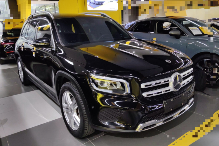 奔驰GLB 2021款 GLB 200 动感型车身外观3