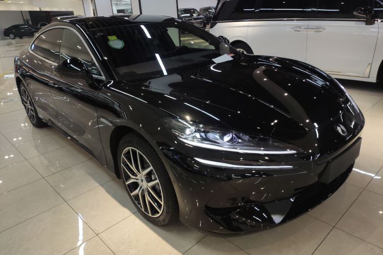 腾势Z9 2024款 1100km 四驱Max版车身外观3