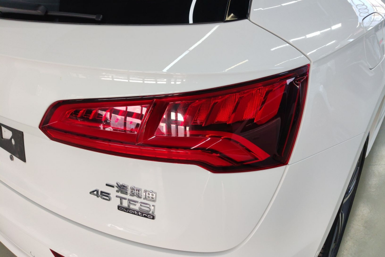 奥迪Q5L 2020款 45 TFSI 尊享运动型车身外观9