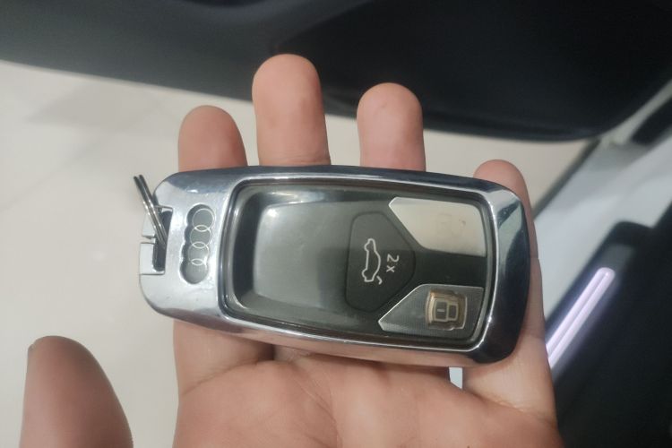 奥迪A4L 2024款 40 TFSI 豪华动感型中控内饰11