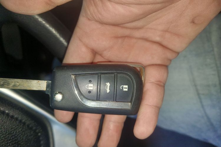 丰田 卡罗拉 2017款 改款 1.2T S-CVT GL中控内饰11