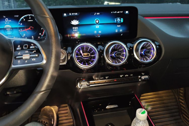 奔驰GLA 2020款 GLA 200中控内饰16