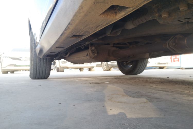 比亚迪S7 2015款 2.0T 升级版 自动尊贵型机舱底盘29