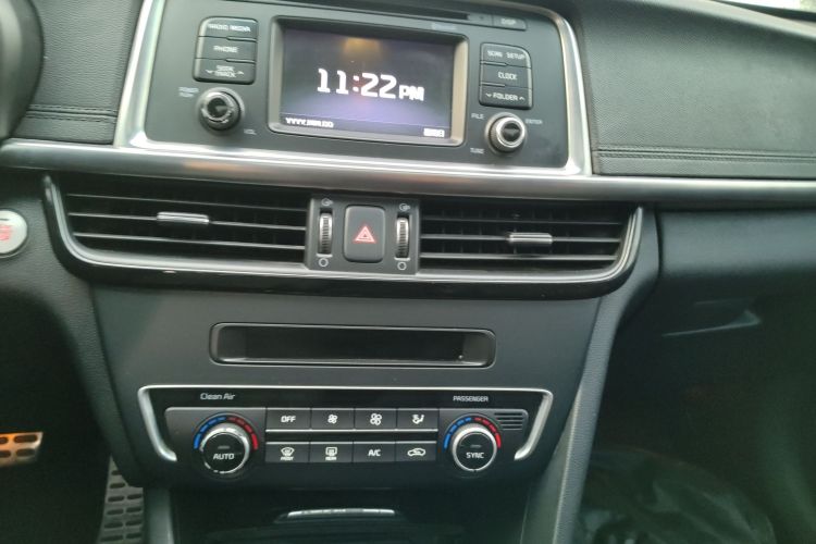 起亚K5 2017款 2.0L 自动15周年特别版LUX中控内饰16