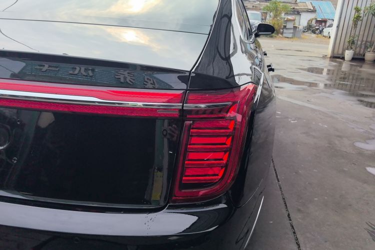 红旗H9 2022款 2.0T 智联旗享版车身外观9