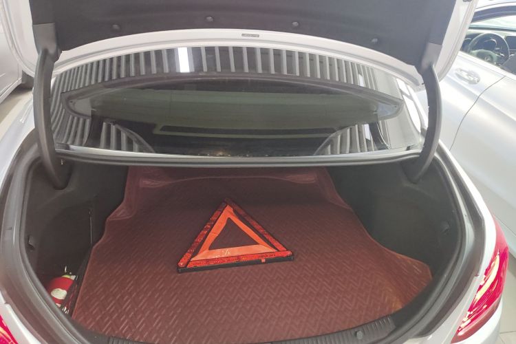 奔驰C级 2018款 C 200 L 运动版机舱底盘23