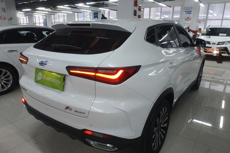 长安欧尚X5 2021款 改款 1.5T DCT豪华型车身外观7