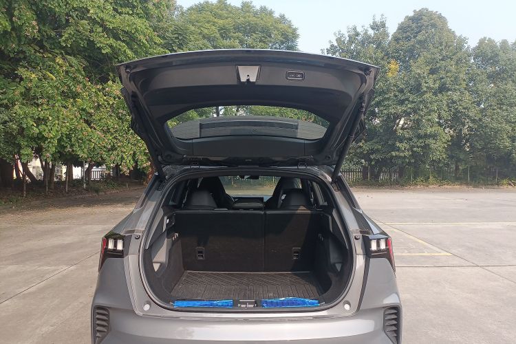 领克06 2023款 Remix 1.5T 劲Halo机舱底盘23