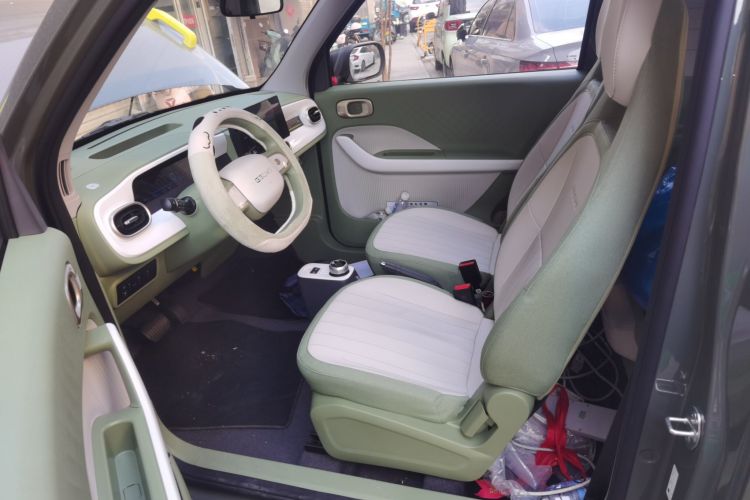 吉利银河 2025款 210km 熊猫骑士中控内饰19