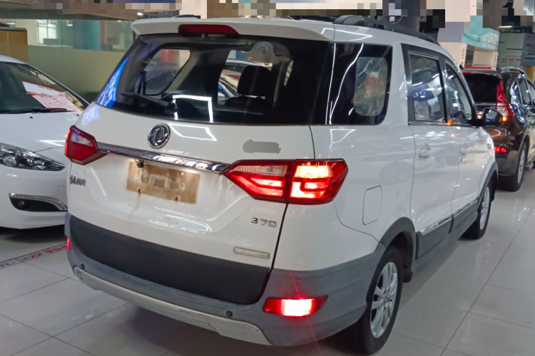 东风风光 风光370 2016款 1.5L 手动精英居家版 7座车身外观7