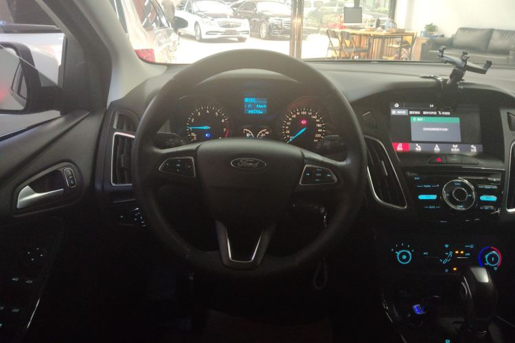 福特 福克斯 2018款 三厢经典 1.6L 自动风尚型智行版中控内饰13