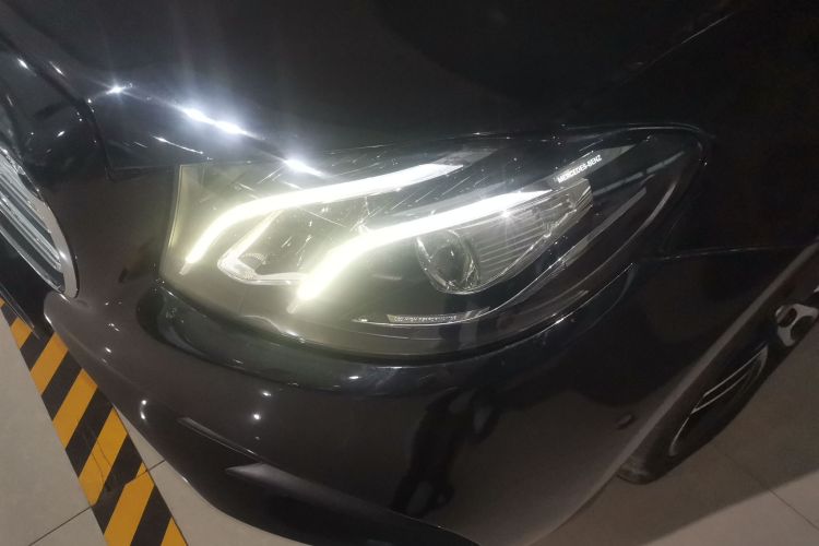 奔驰E级 2017款 E 300 运动型局部细节36