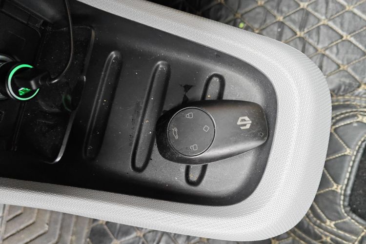 零跑汽车 零跑T03 2023款 310轻享版中控内饰11