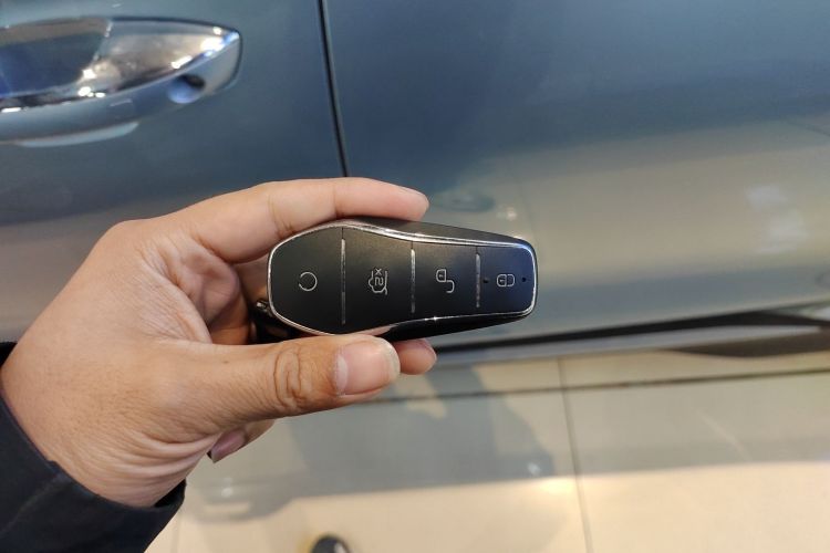 比亚迪 宋PLUS新能源 2023款 冠军版 DM-i 110KM 旗舰PLUS中控内饰11