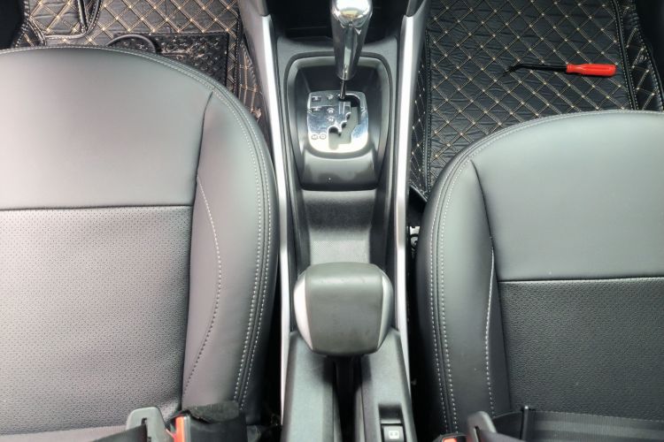 标致2008 2014款 1.6L 自动时尚版局部细节18