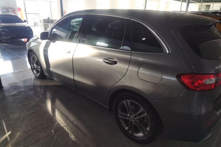 奔驰B级 2020款 B 180车身外观4