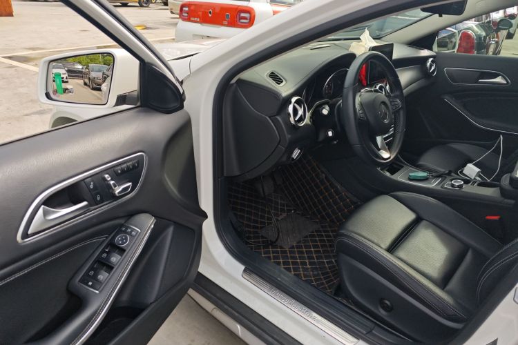 奔驰GLA 2017款 GLA 200 时尚型中控内饰7003