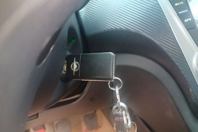 海马 福美来 2015款 1.6L 手动品尚型中控内饰11