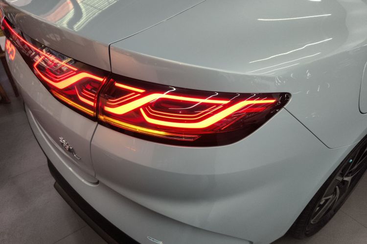 比亚迪 秦L 2024款 DM-i 120KM领先型车身外观9