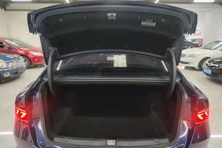 比亚迪 秦PLUS 2023款 冠军版 DM-i 55KM领先型机舱底盘23