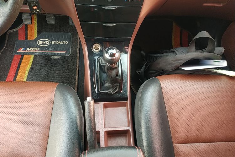 比亚迪F3 2018款 1.5L 手动经典型中控内饰18