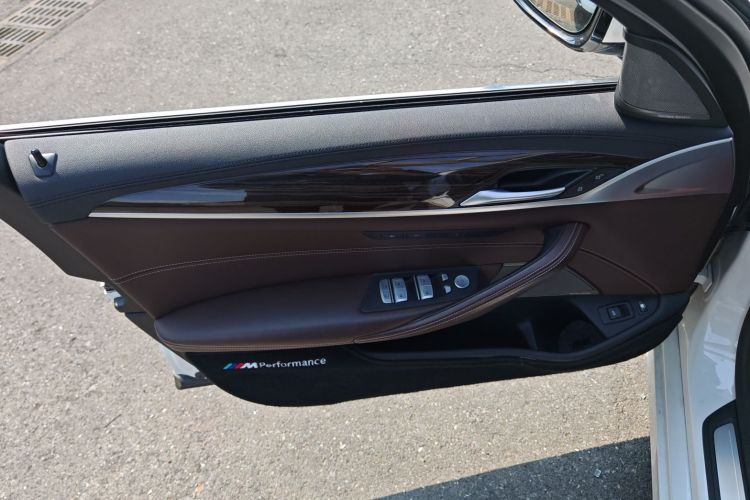 宝马5系新能源 2019款 改款 530Le 先锋版中控内饰47