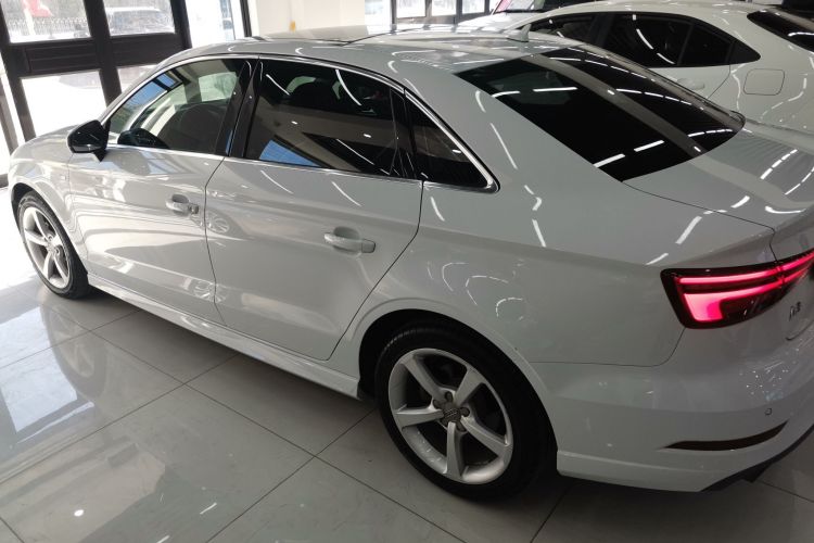 奥迪A3 2018款 30周年年型 Limousine 35 TFSI 时尚型车身外观4