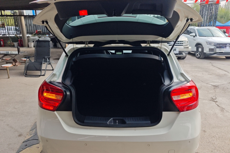 奔驰A级(进口) 2015款 A 200 时尚型局部细节23