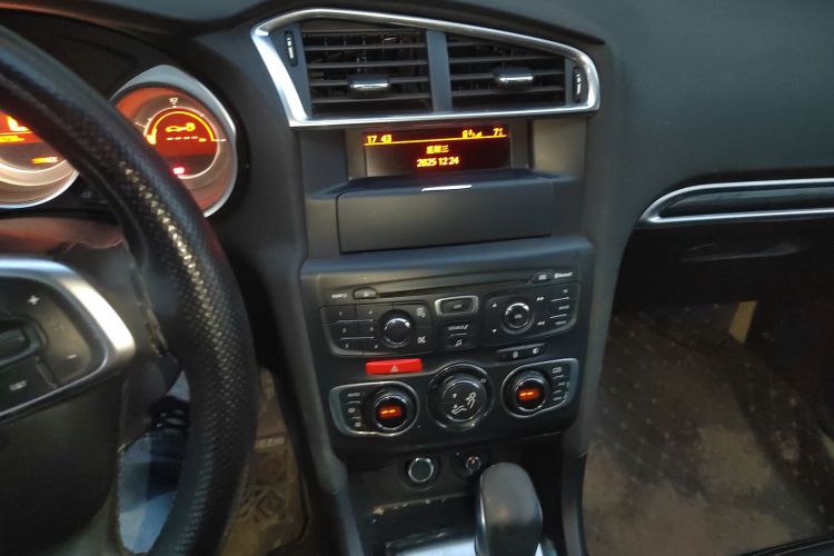 雪铁龙C4L 2013款 1.6THP 自动劲智版中控内饰16