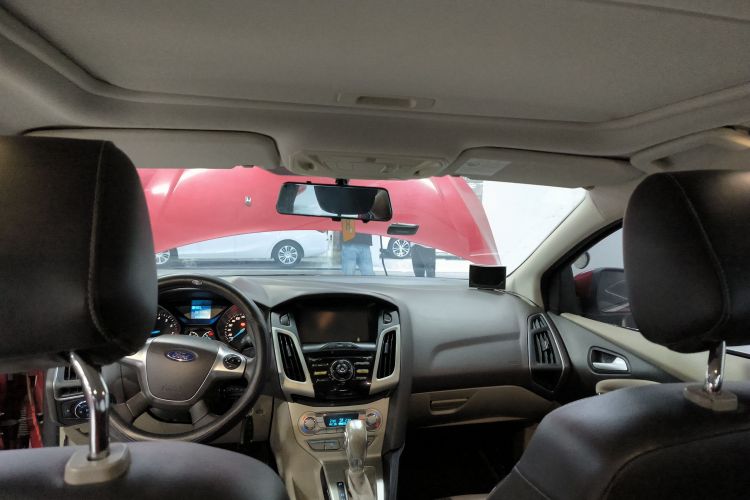 福特 福克斯 2012款 三厢 1.6L 自动风尚型中控内饰22