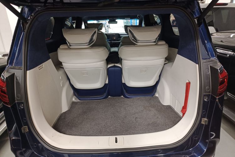 别克GL8 2020款 Avenir艾维亚 四座尊礼版机舱底盘23