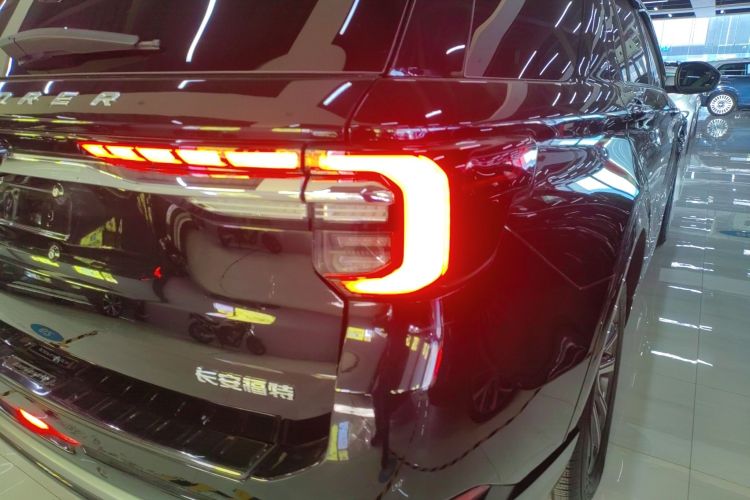 福特 探险者 2024款 2.3T EcoBoost 四驱风尚plus版 7座车身外观9