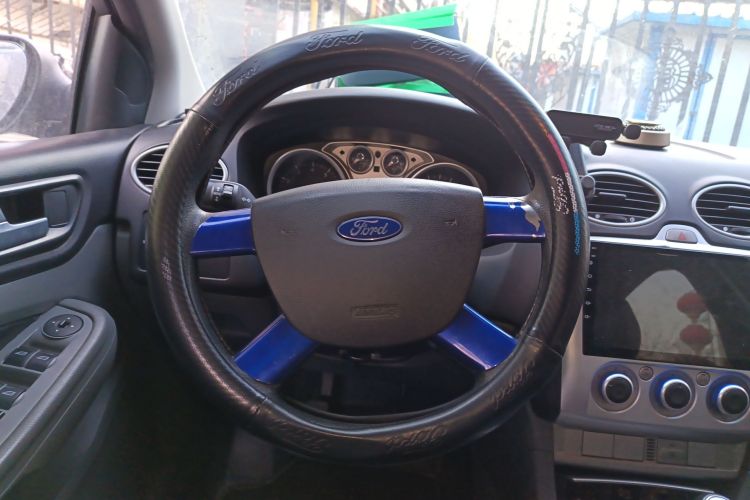 福特 福克斯 2013款 两厢经典 1.8L 手动基本型中控内饰13