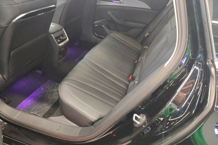 红旗H5 2023款 1.5T DCT智联旗韵版中控内饰7004