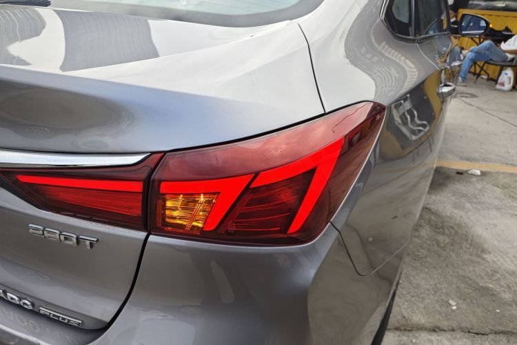 长安 逸动 2020款 PLUS 蓝鲸NE 1.4T GDI DCT旗舰型车身外观9