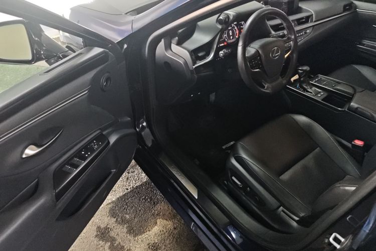 雷克萨斯ES 2018款 200 卓越版 国V中控内饰20