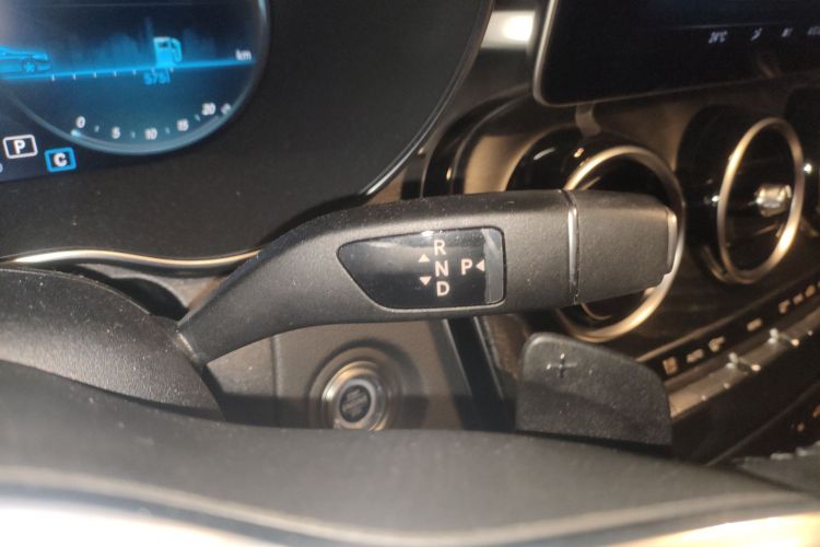 奔驰C级 2019款 改款 C 260 L 运动版局部细节18